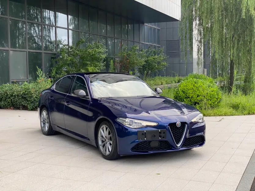 Alfa Romeo Giulia 2017 2.0T 200HP Luxury Edition — миниатюра 19