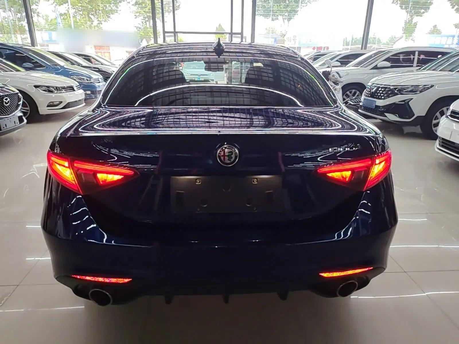 Alfa Romeo Giulia 2017 2.0T 200HP Luxury Edition — миниатюра 5