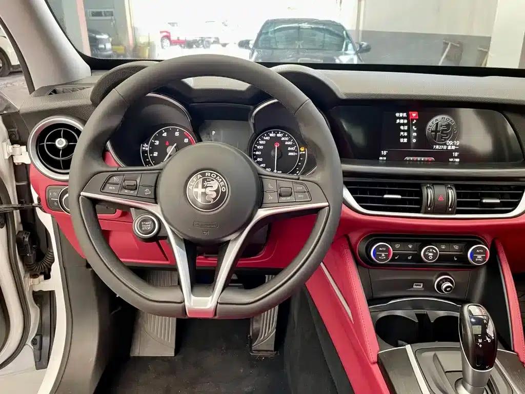 2017 Stelvio 2.0T 200HP Elite Edition — миниатюра 13