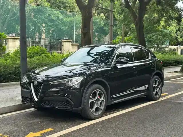 2020 Stelvio 2.0T 280HP Track Limited Edition