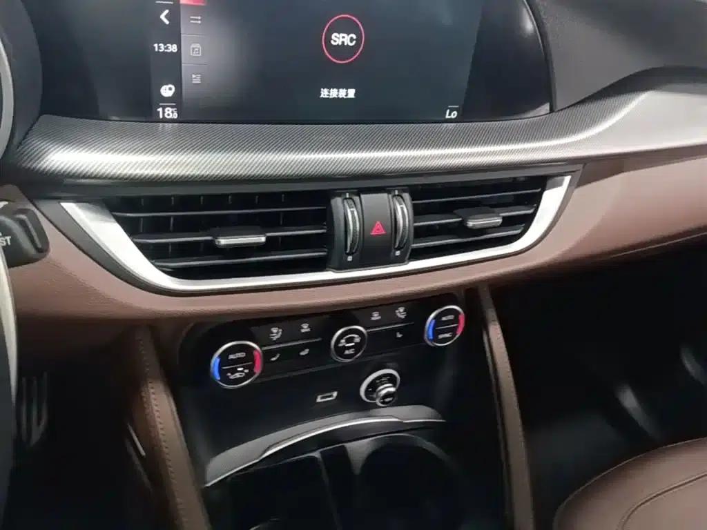 2020 Stelvio 2.0T 280HP Luxury Edition — миниатюра 13