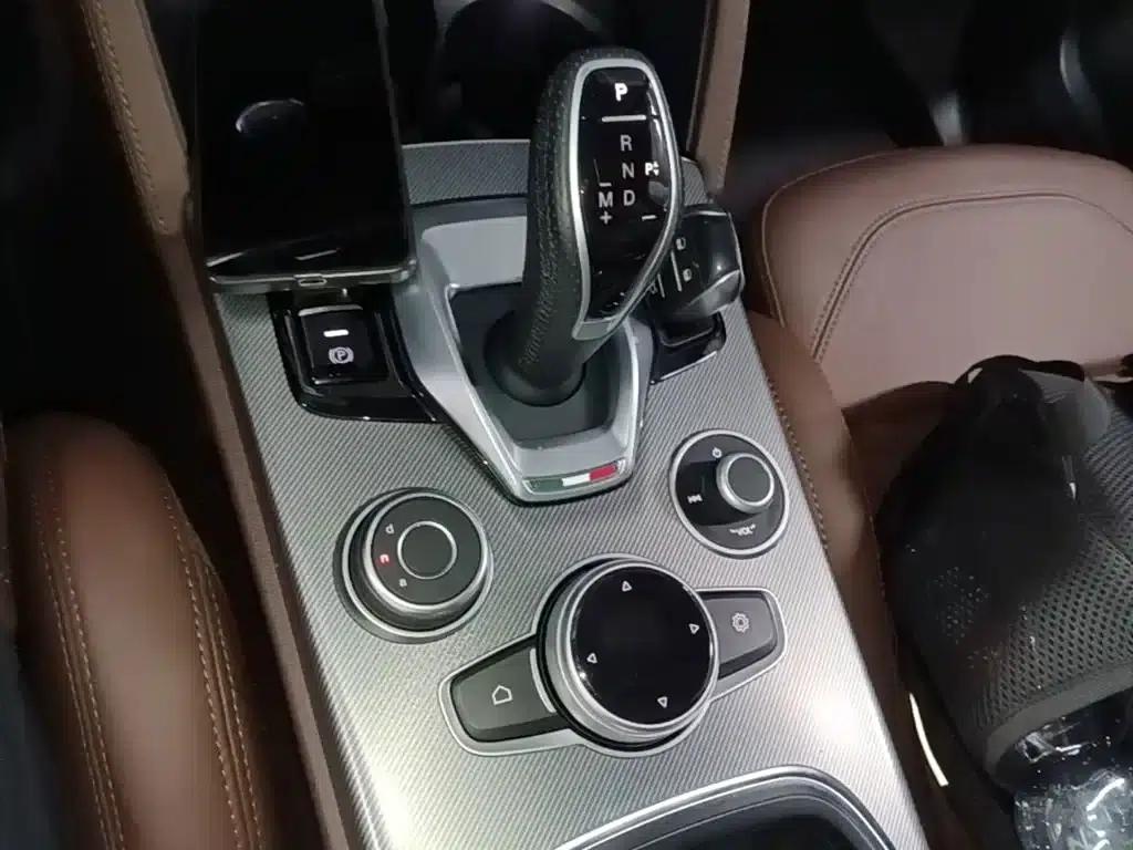 2020 Stelvio 2.0T 280HP Luxury Edition — миниатюра 14