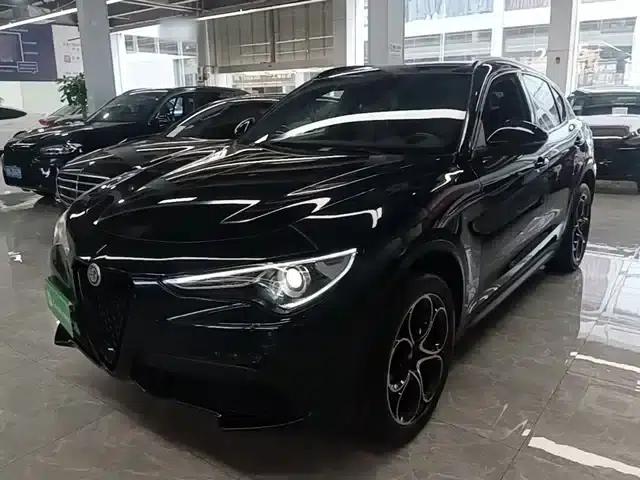 2020 Stelvio 2.0T 280HP Luxury Edition