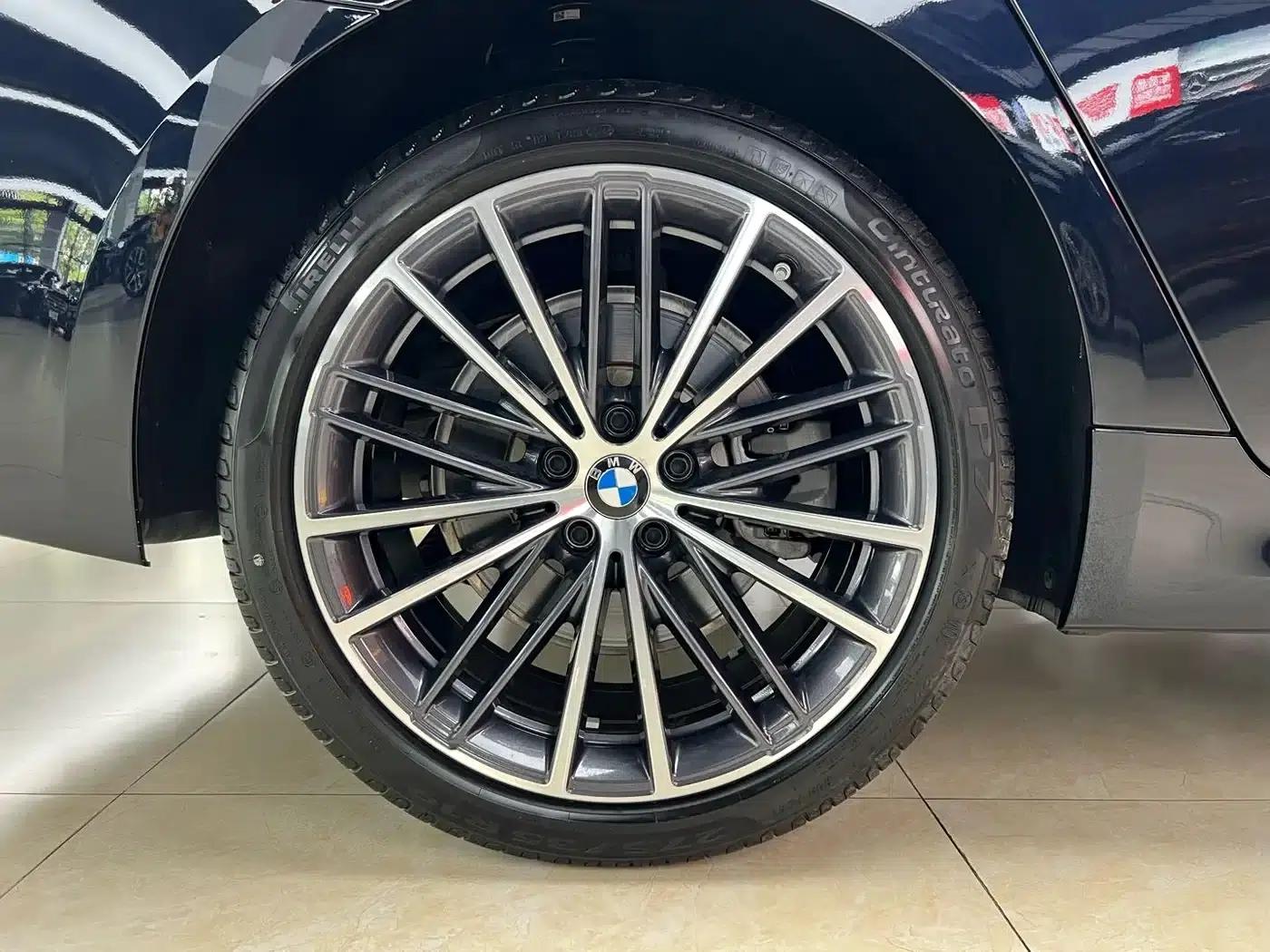 2023 BMW 5 Series 530Li Leading Edition M Sport Package — миниатюра 28