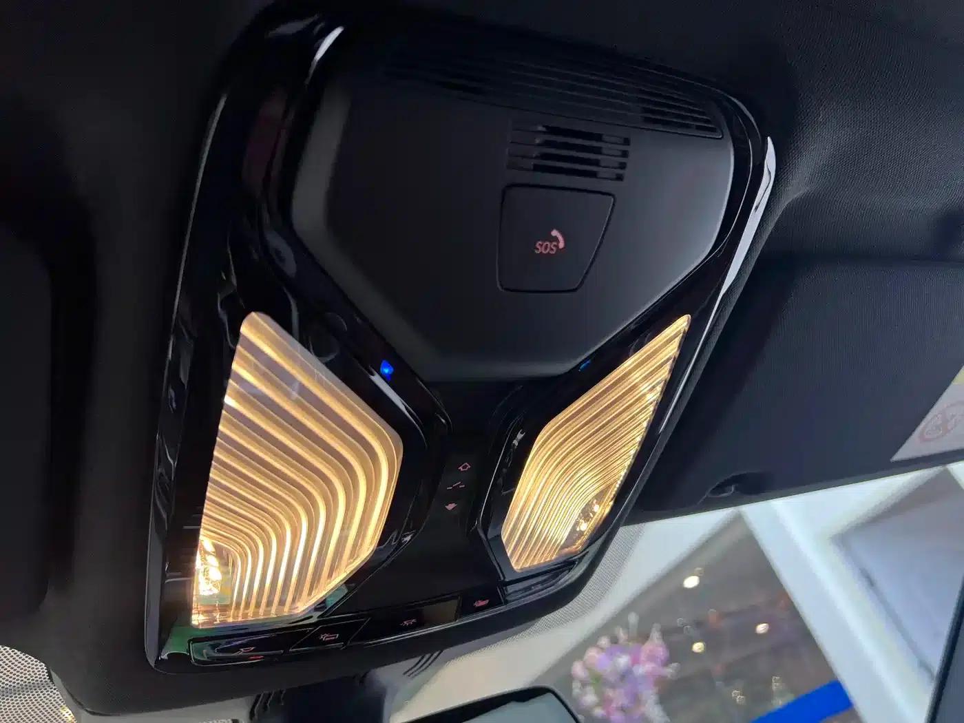 2023 BMW 5 Series 530Li Luxury M Sport Package — миниатюра 11