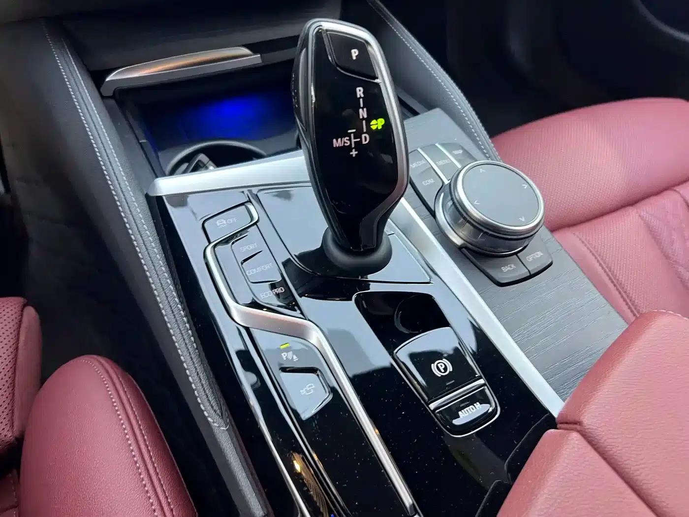 2023 BMW 5 Series 530Li Luxury M Sport Package — миниатюра 13