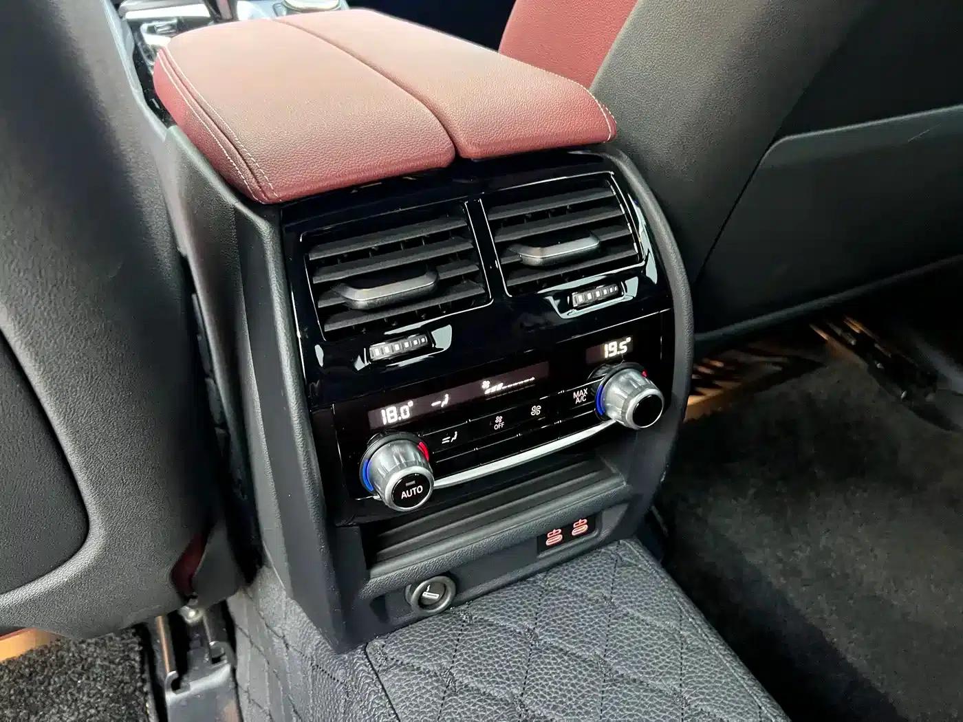 2023 BMW 5 Series 530Li Luxury M Sport Package — миниатюра 9