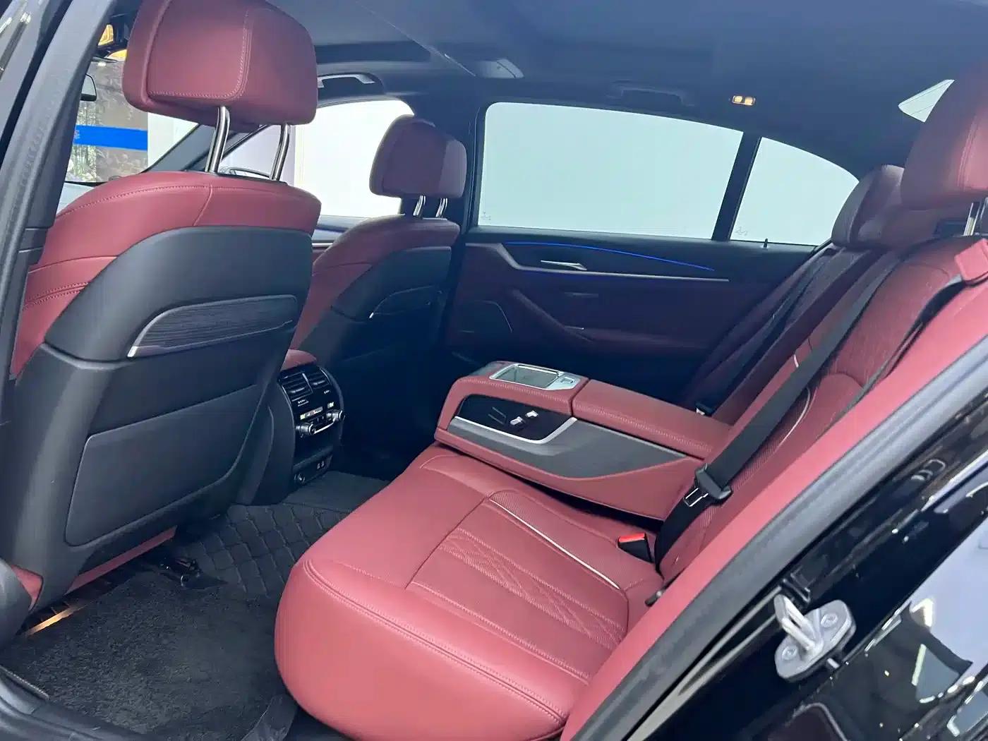 2023 BMW 5 Series 530Li Luxury M Sport Package — миниатюра 10