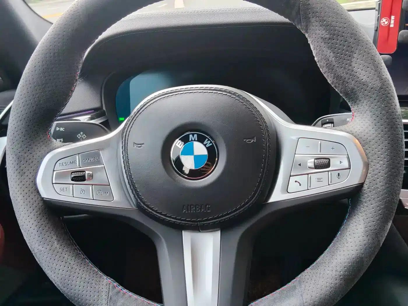 2022 BMW 5 Series 525Li M Sport Package — миниатюра 11