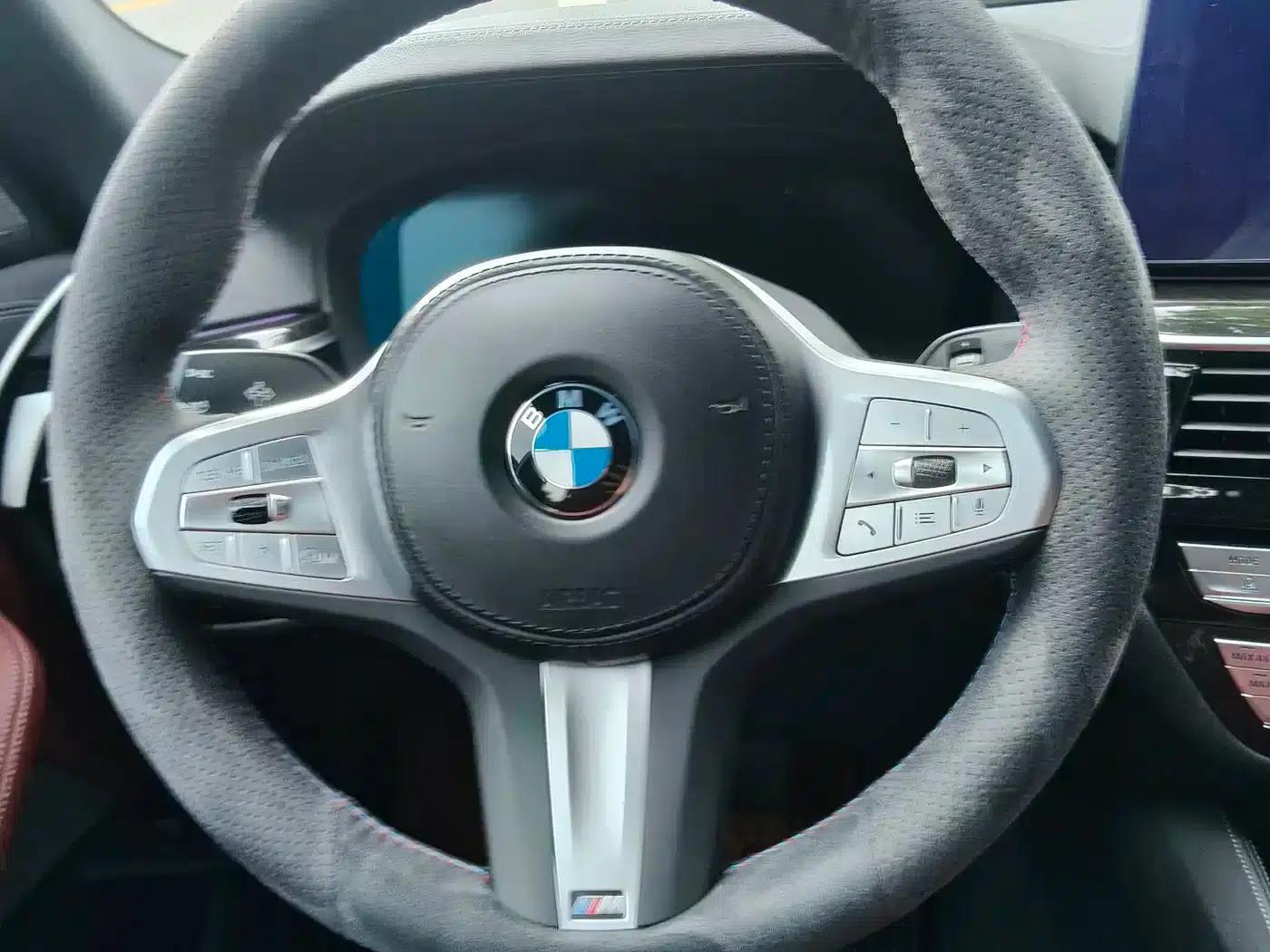 2022 BMW 5 Series 525Li M Sport Package — миниатюра 13