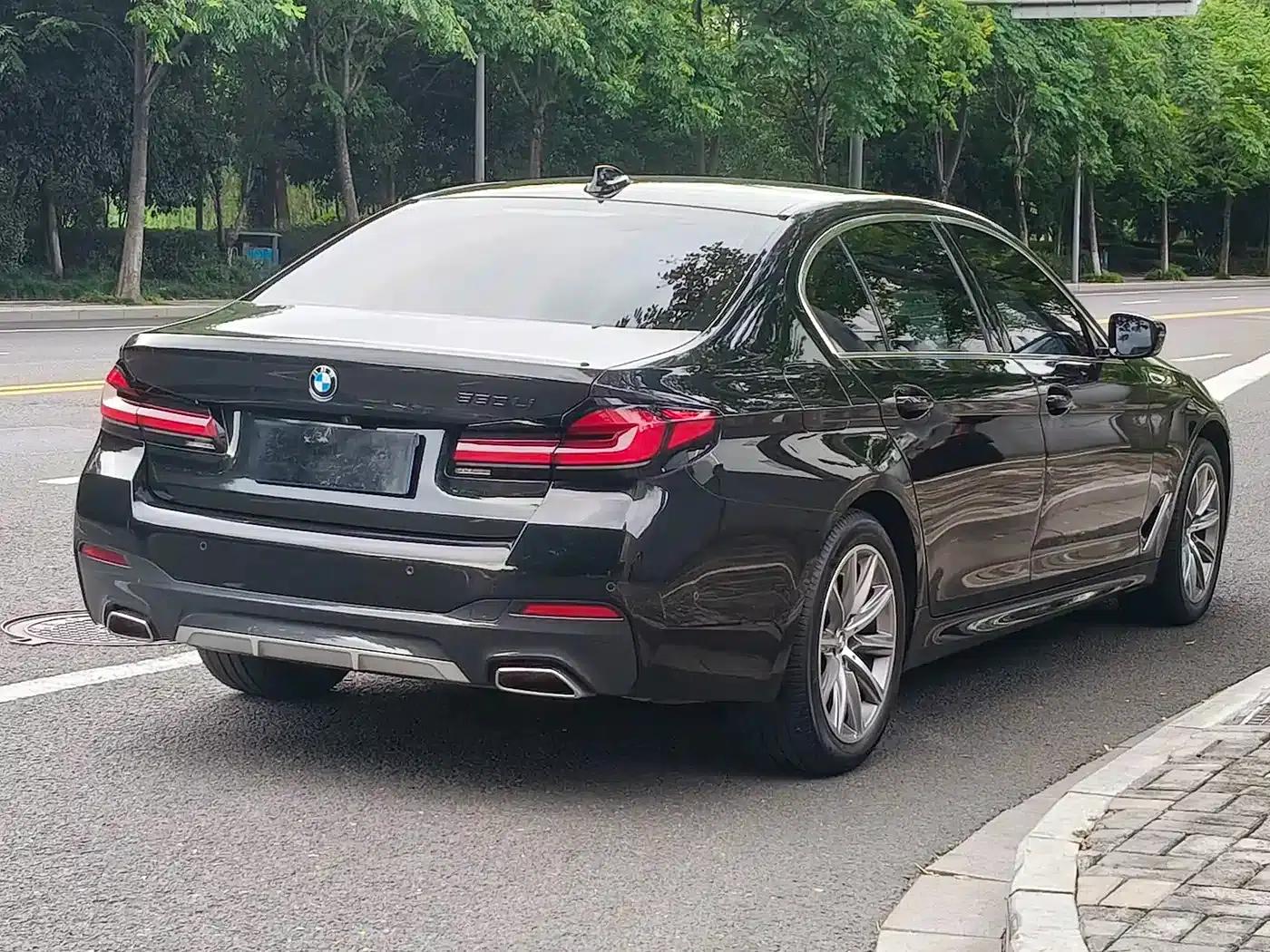 2022 BMW 5 Series 525Li M Sport Package — миниатюра 14