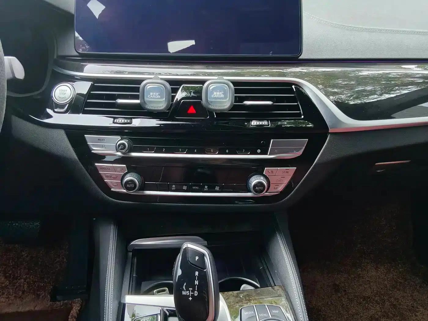 2022 BMW 5 Series 525Li M Sport Package — миниатюра 9