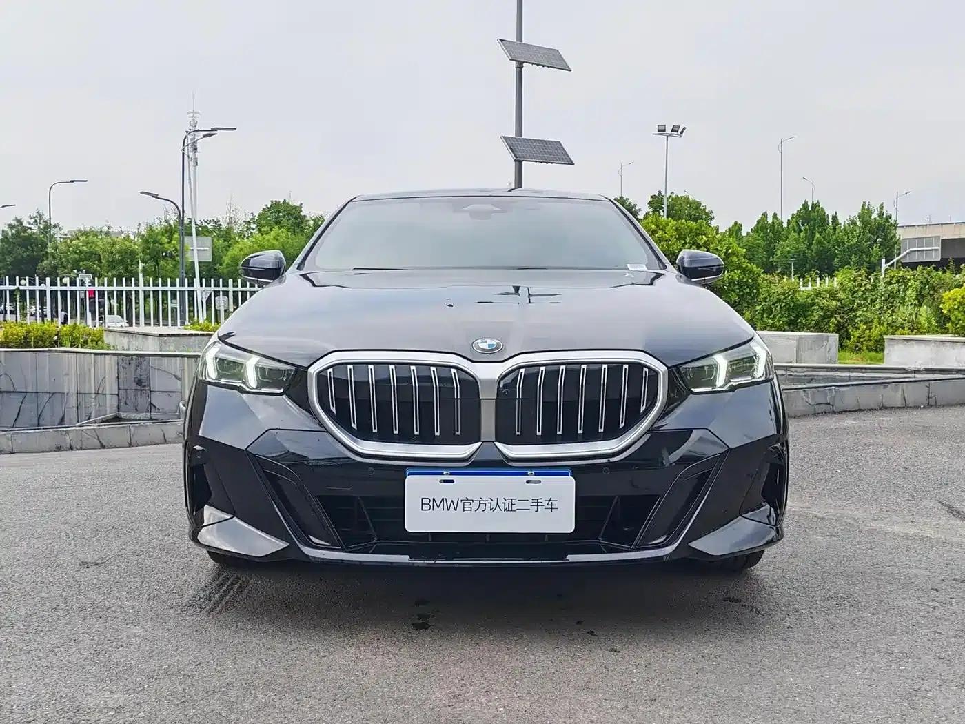 2026 BMW 5 Series 525Li M Sport Package — миниатюра 2