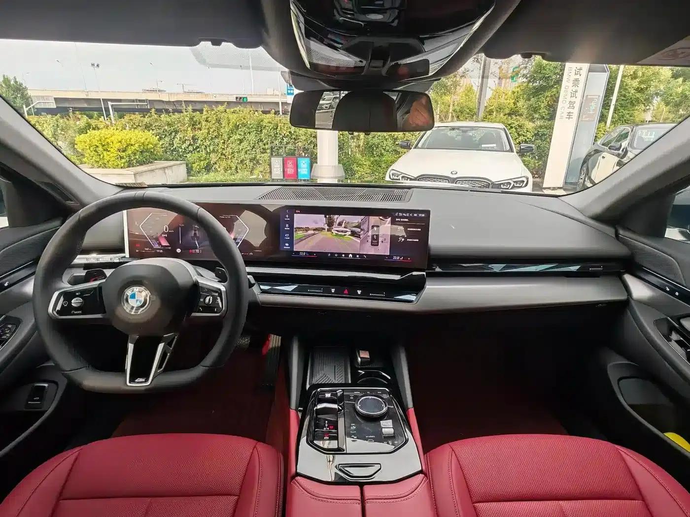 2026 BMW 5 Series 525Li M Sport Package — миниатюра 14