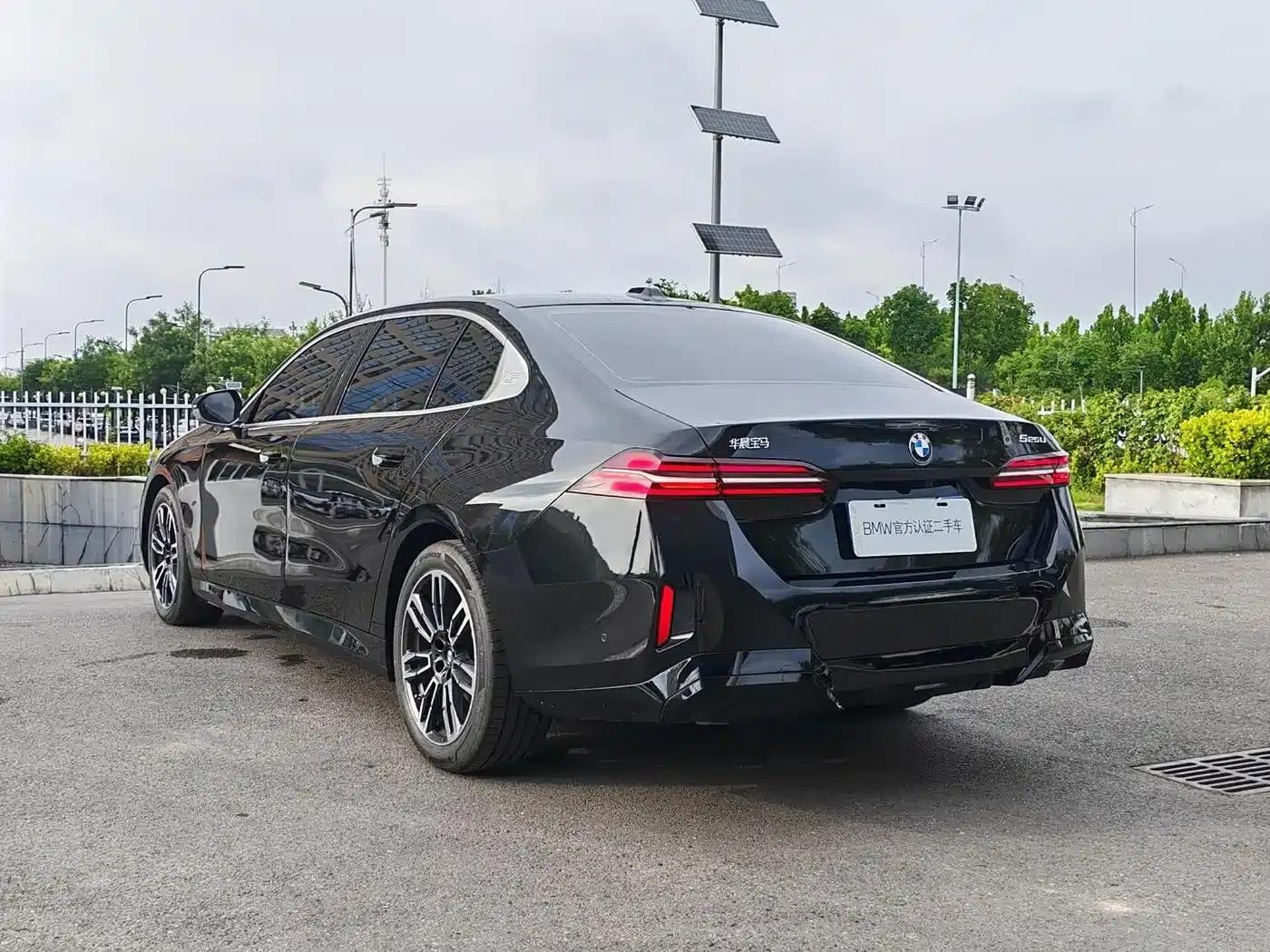 2026 BMW 5 Series 525Li M Sport Package — миниатюра 4