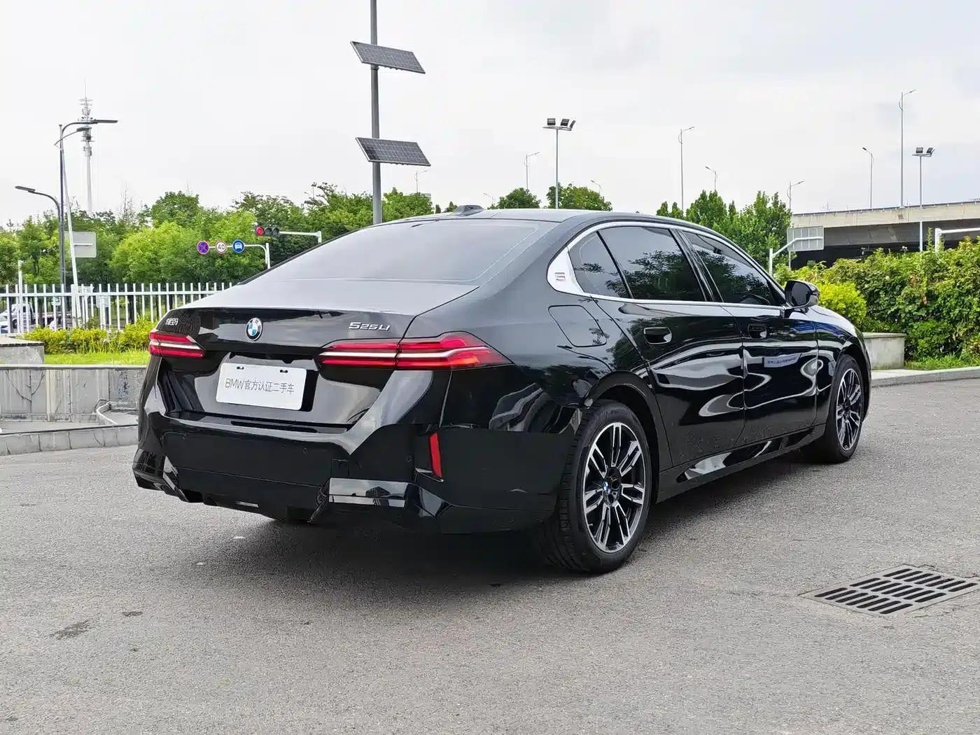 2026 BMW 5 Series 525Li M Sport Package — миниатюра 6