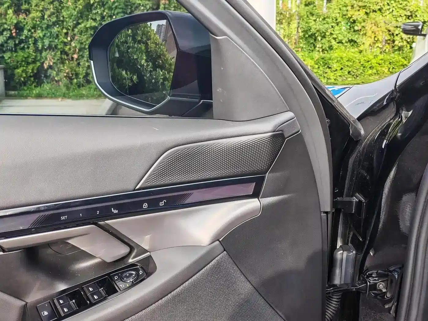 2026 BMW 5 Series 525Li M Sport Package — миниатюра 9