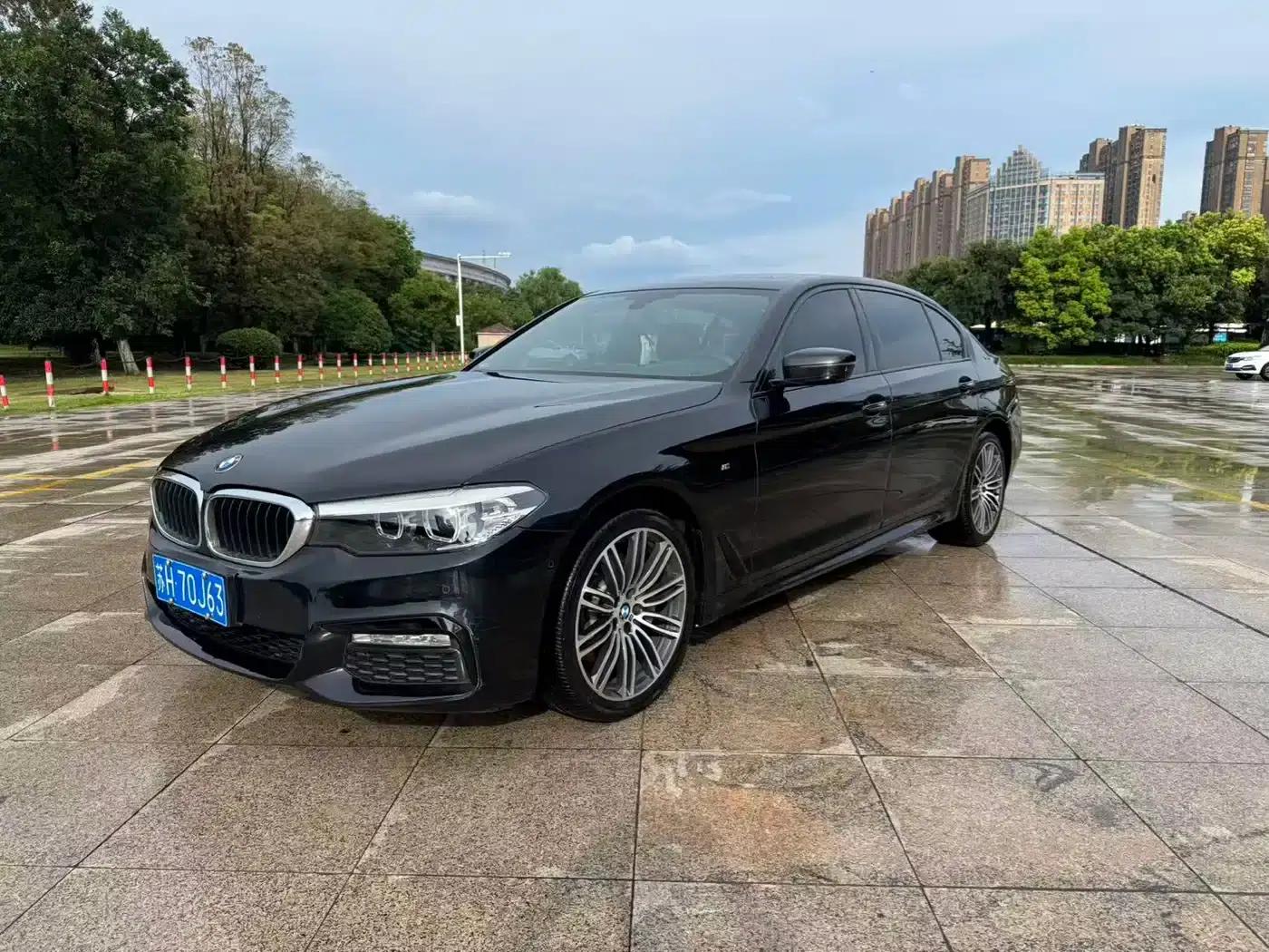 2018 BMW 5 Series Facelift 530Li Leading Edition M Sport Package — миниатюра 1