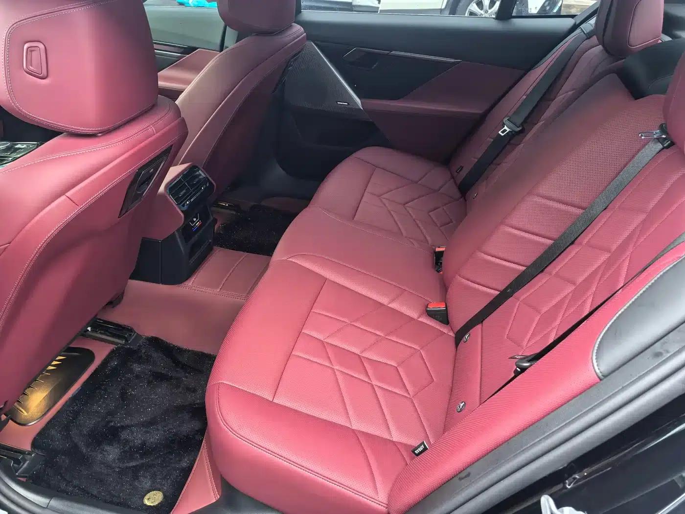 2025 BMW 5 Series 530Li Leading Edition M Sport Package — миниатюра 12