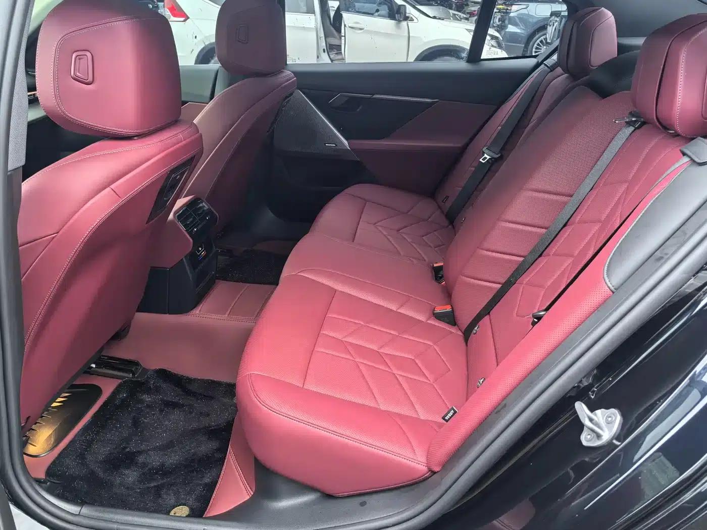 2025 BMW 5 Series 530Li Leading Edition M Sport Package — миниатюра 13