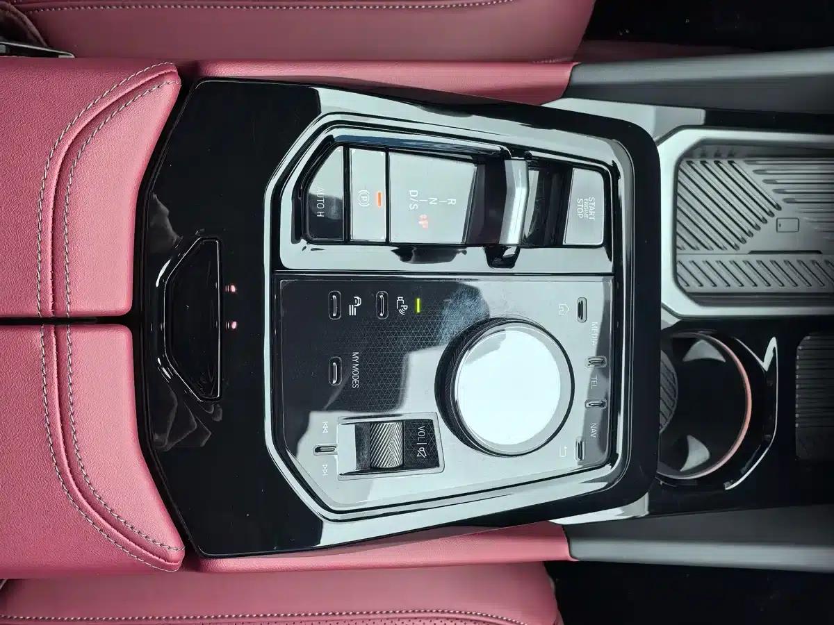2025 BMW 5 Series 530Li Leading Edition M Sport Package — миниатюра 15