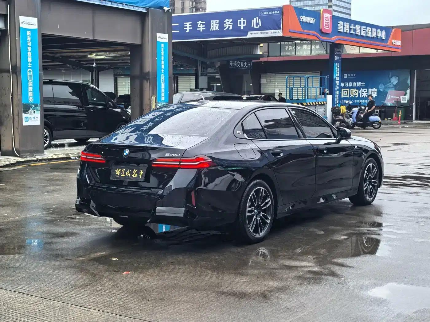 2025 BMW 5 Series 530Li Leading Edition M Sport Package — миниатюра 17
