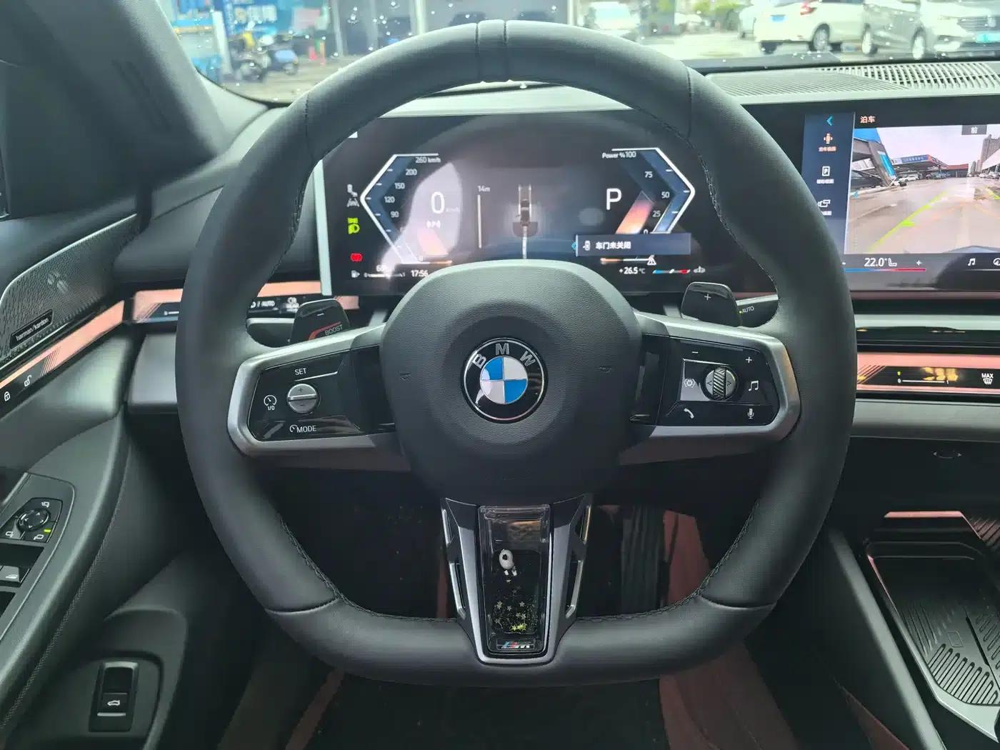 2025 BMW 5 Series 530Li Leading Edition M Sport Package — миниатюра 4