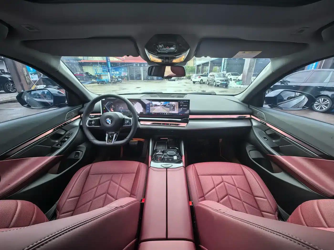 2025 BMW 5 Series 530Li Leading Edition M Sport Package — миниатюра 7