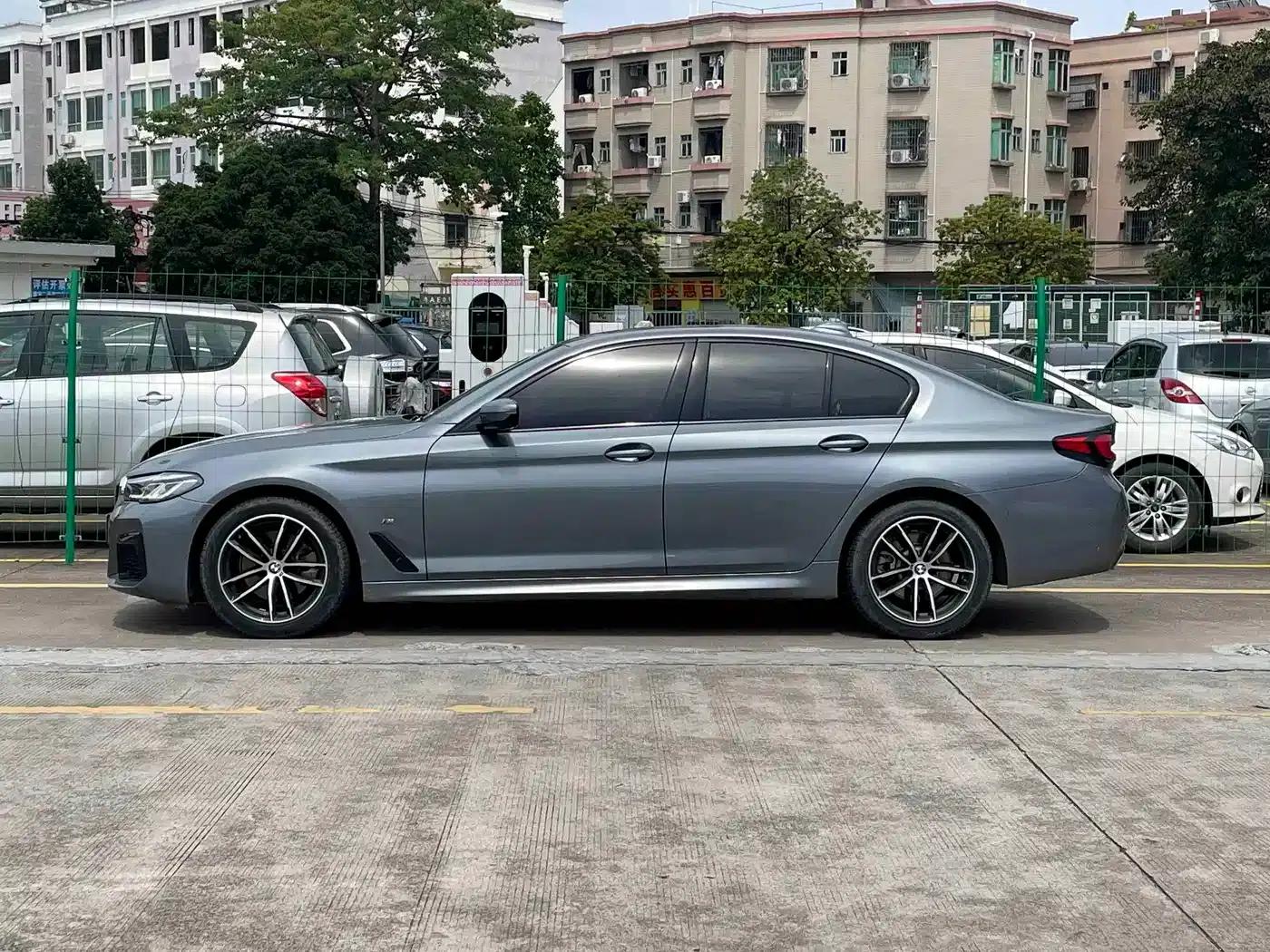 2021 BMW 5 Series Imported Model 525i M Sport Package — миниатюра 3