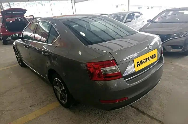 Octavia 2016 1.6L Manual Smart Edition — миниатюра 3