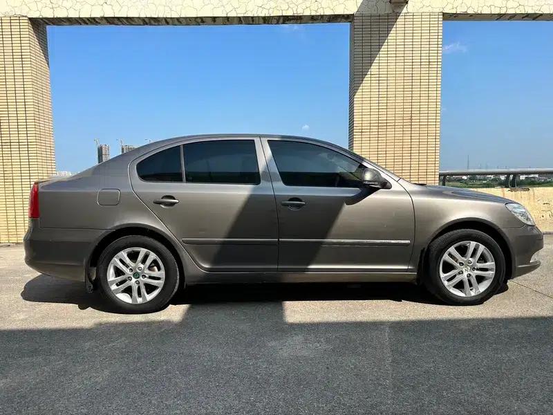 Octavia 2013 1.6L Automatic Elegance Edition — миниатюра 7