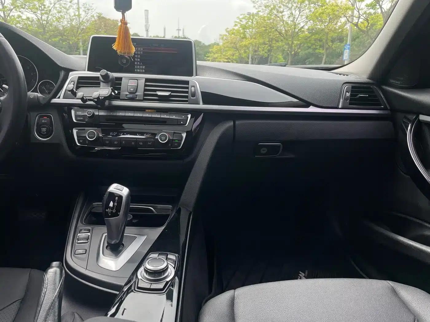 2016 BMW 3 Series 320Li Fashion Edition — миниатюра 17