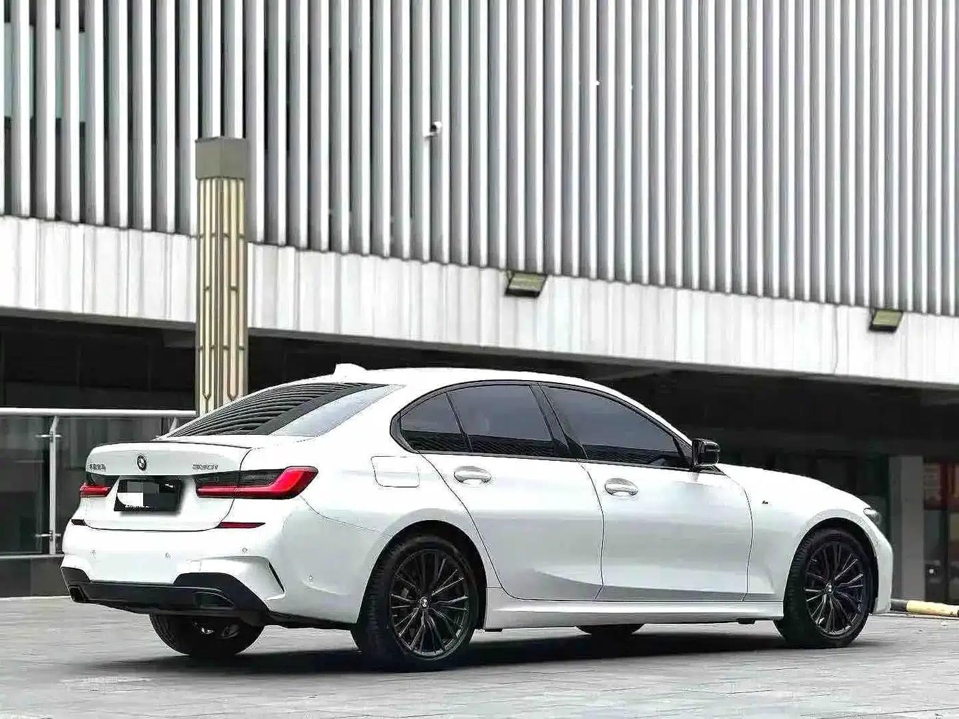 2022 BMW 3 Series 330i M Sport Shadow Edition — миниатюра 3