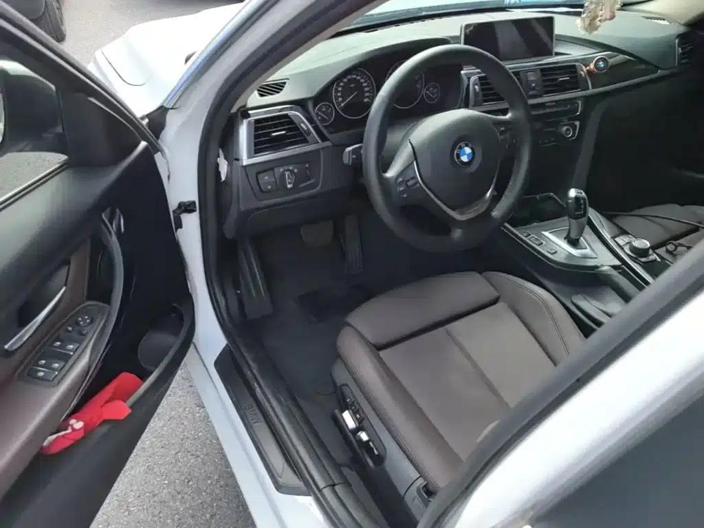 BMW 3 Series 2018 320Li Fashion Edition — миниатюра 16