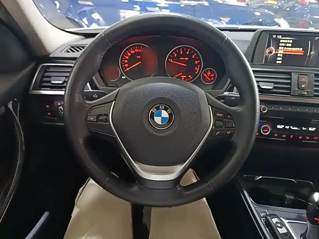 2017 BMW 3 Series 318i Fashion Edition — миниатюра 11