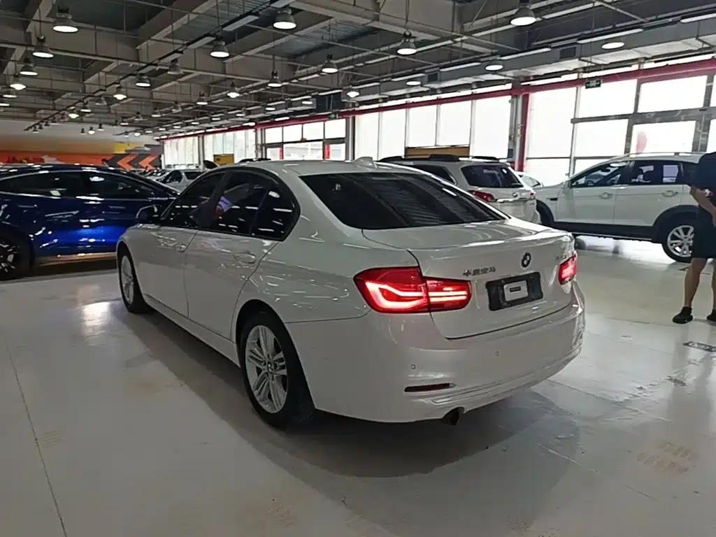 2017 BMW 3 Series 318i Fashion Edition — миниатюра 5