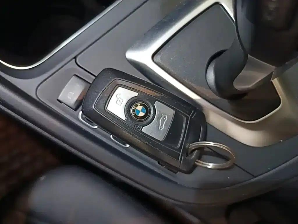 2017 BMW 3 Series 318i Fashion Edition — миниатюра 9