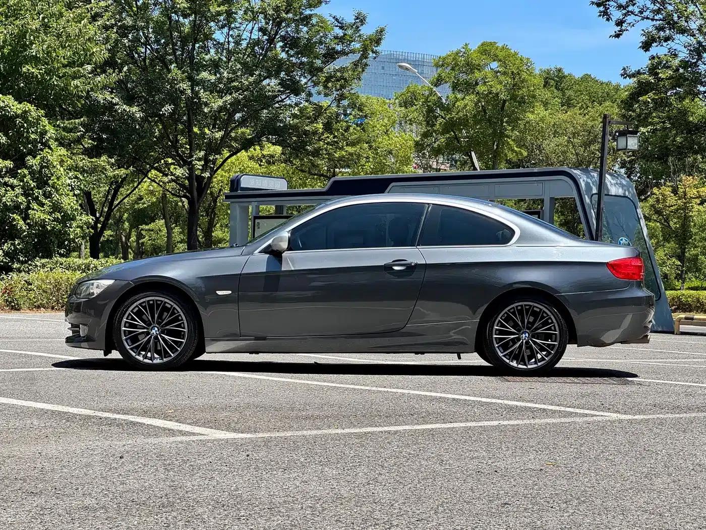2011 BMW 3 Series 320i Coupe (Imported) — миниатюра 4
