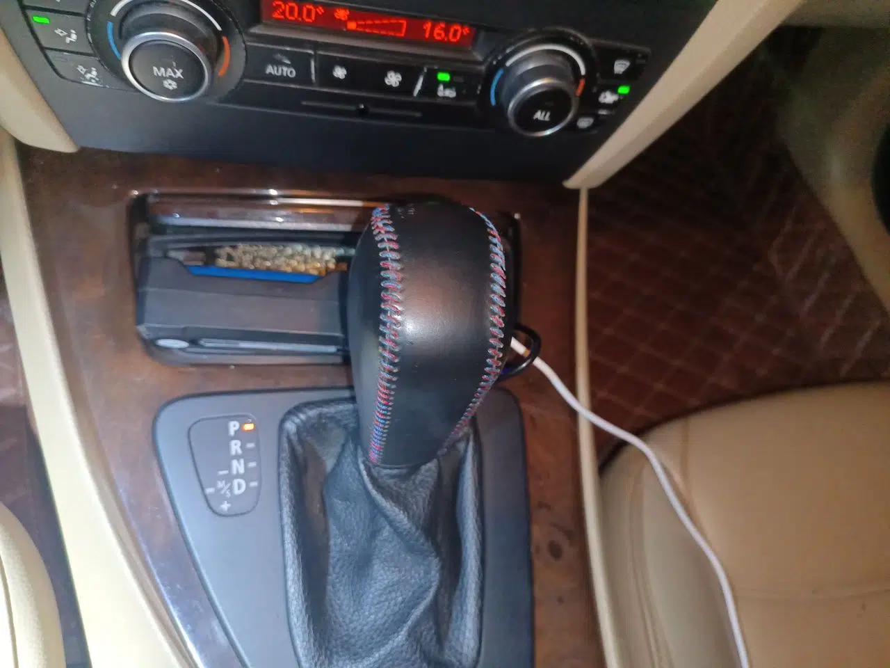 BMW 3 Series 2011 320i Sport Edition — миниатюра 14