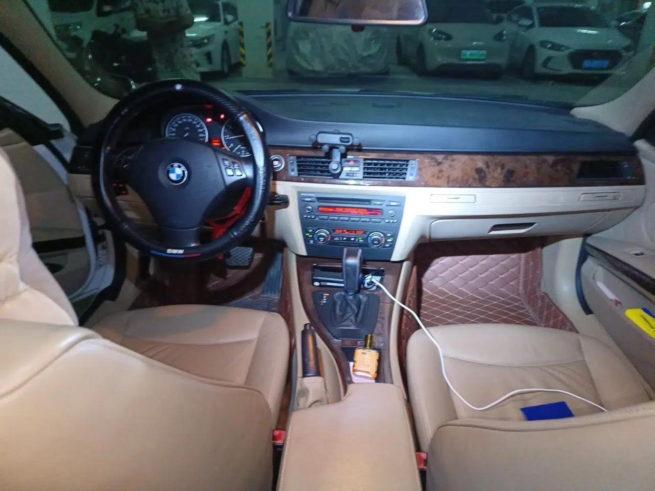 BMW 3 Series 2011 320i Sport Edition — миниатюра 9
