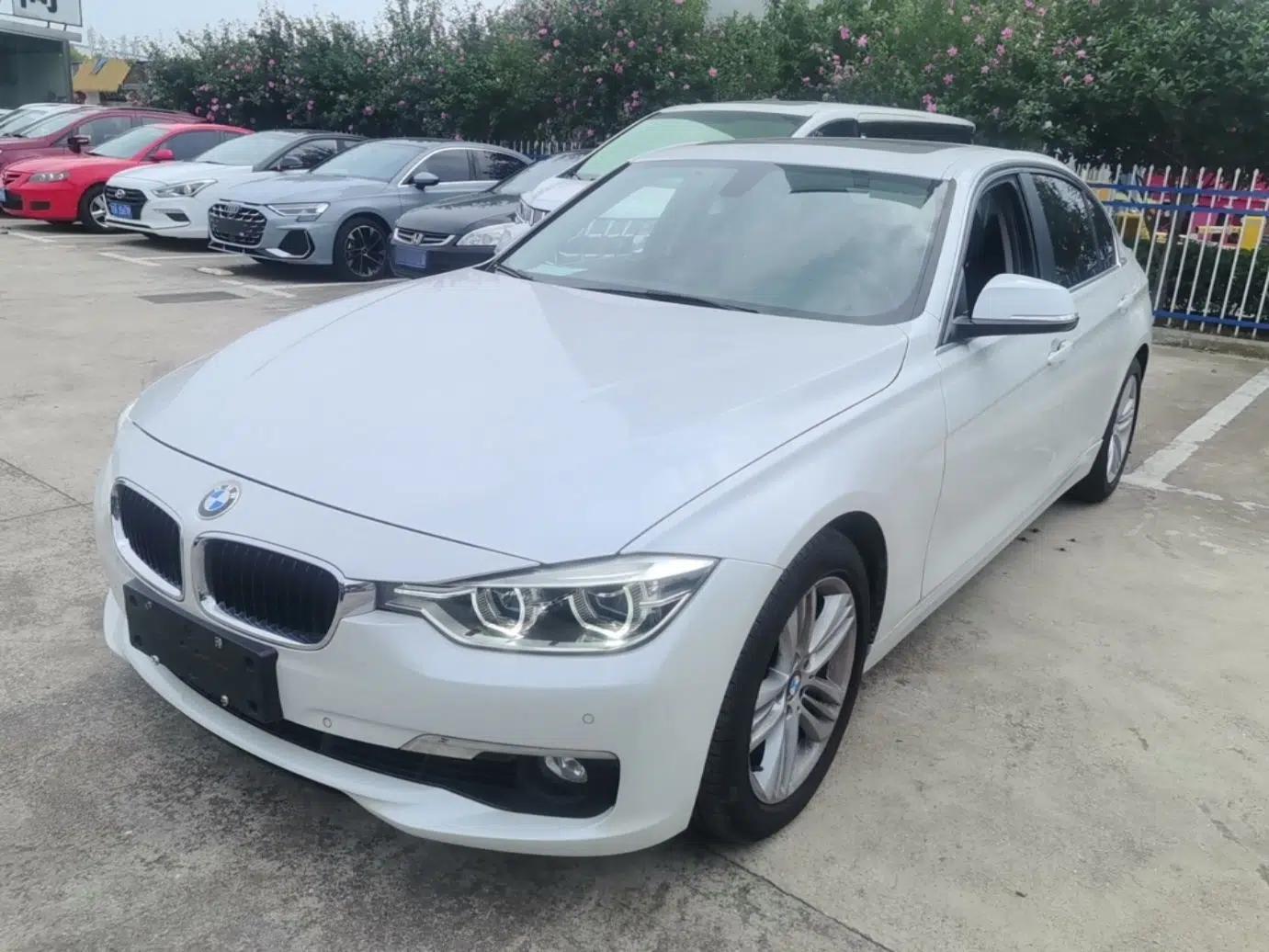 BMW 3 Series 2017 320Li Fashion Model — миниатюра 1