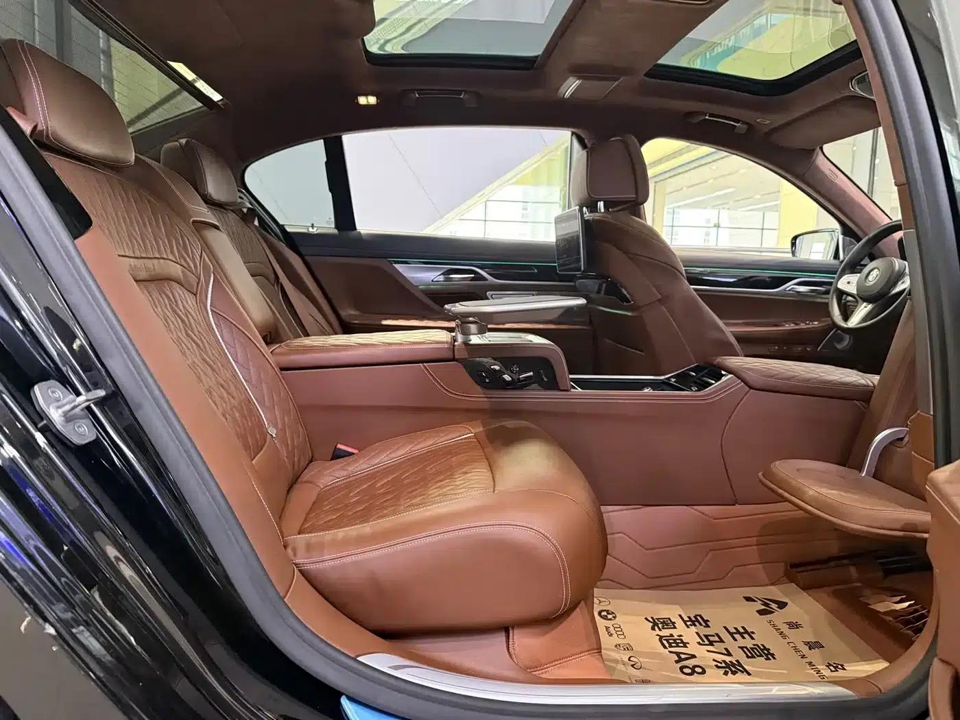 2019 BMW 7 Series 740Li xDrive Executive M Sport Package — миниатюра 10