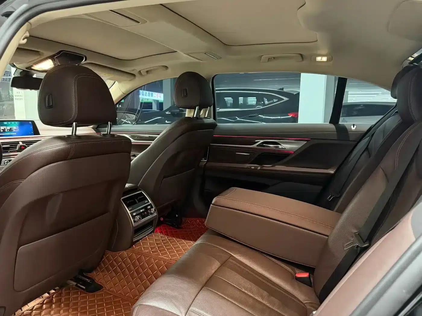 2018 BMW 7 Series 730Li Leading Edition M Sport Package — миниатюра 6