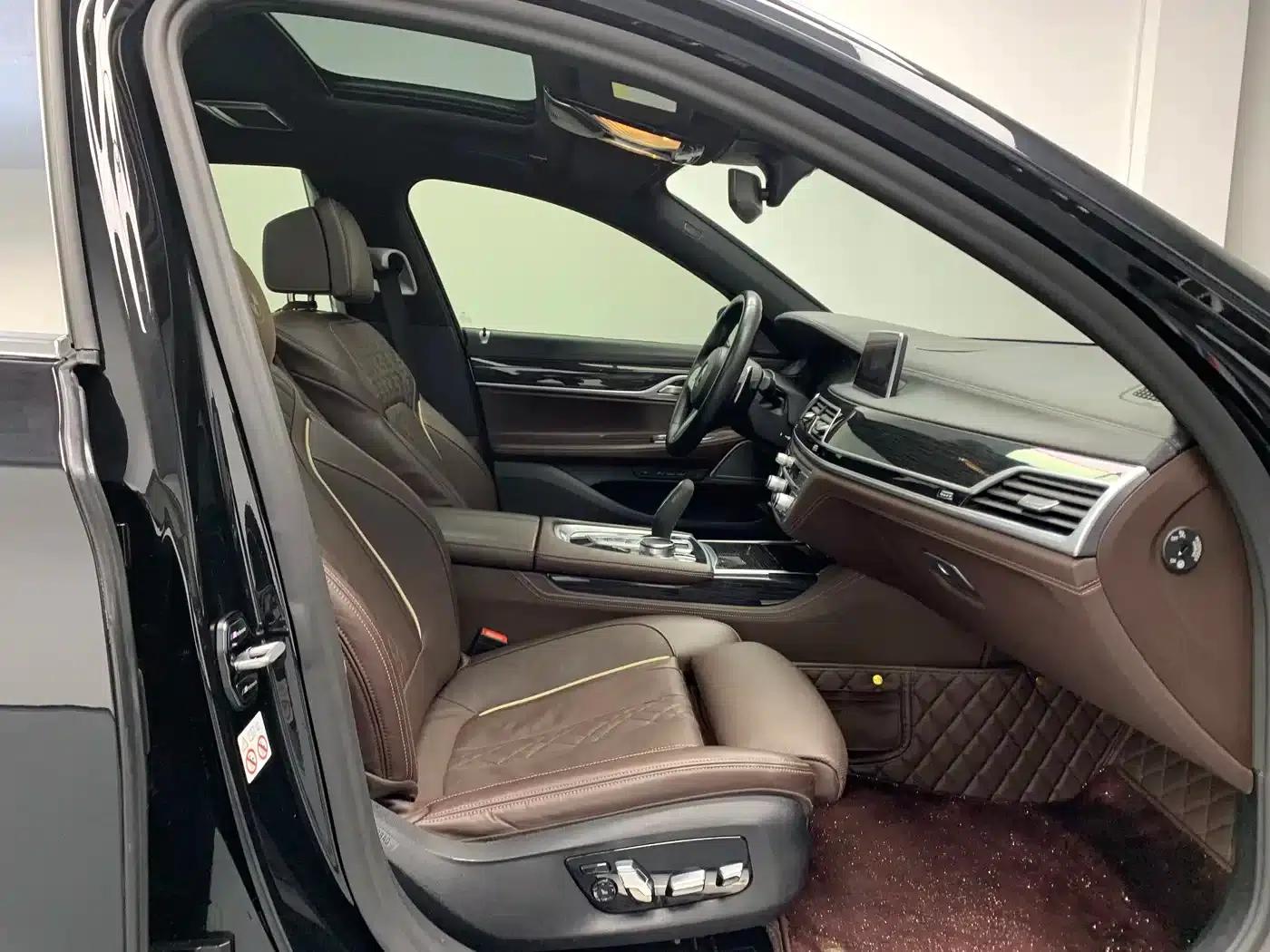 2019 BMW 7 Series 730Li M Sport Package — миниатюра 12