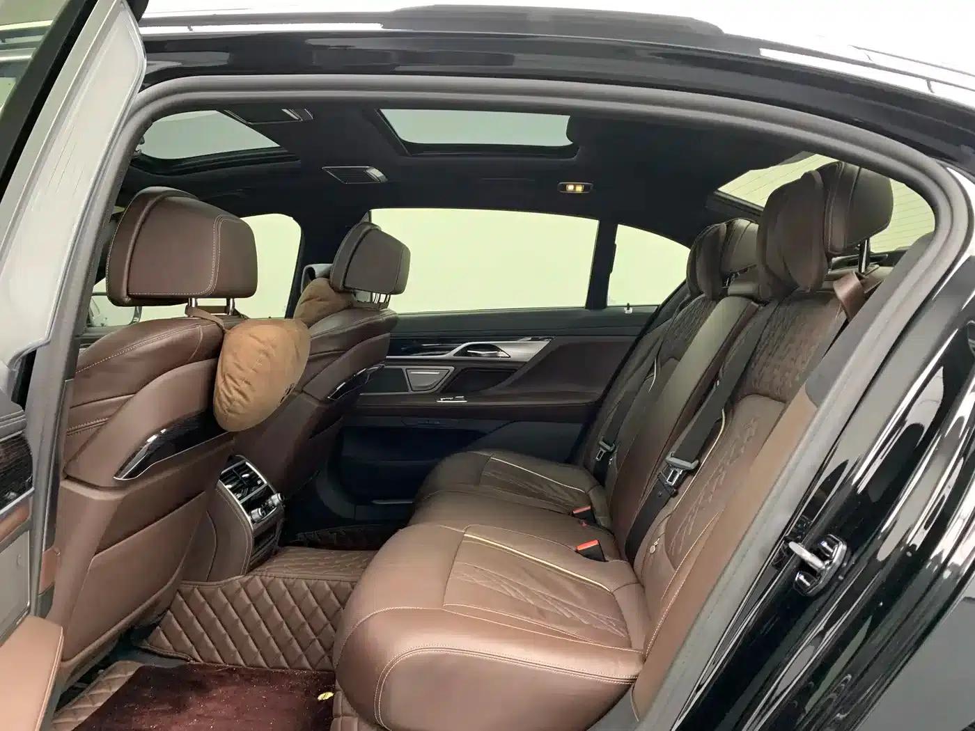 2019 BMW 7 Series 730Li M Sport Package — миниатюра 13