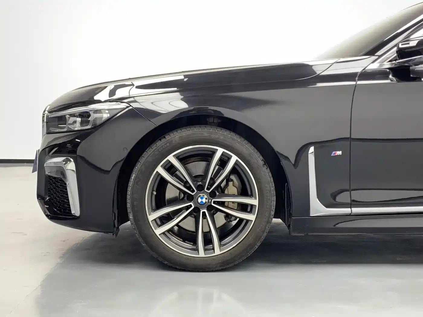 2019 BMW 7 Series 730Li M Sport Package — миниатюра 5