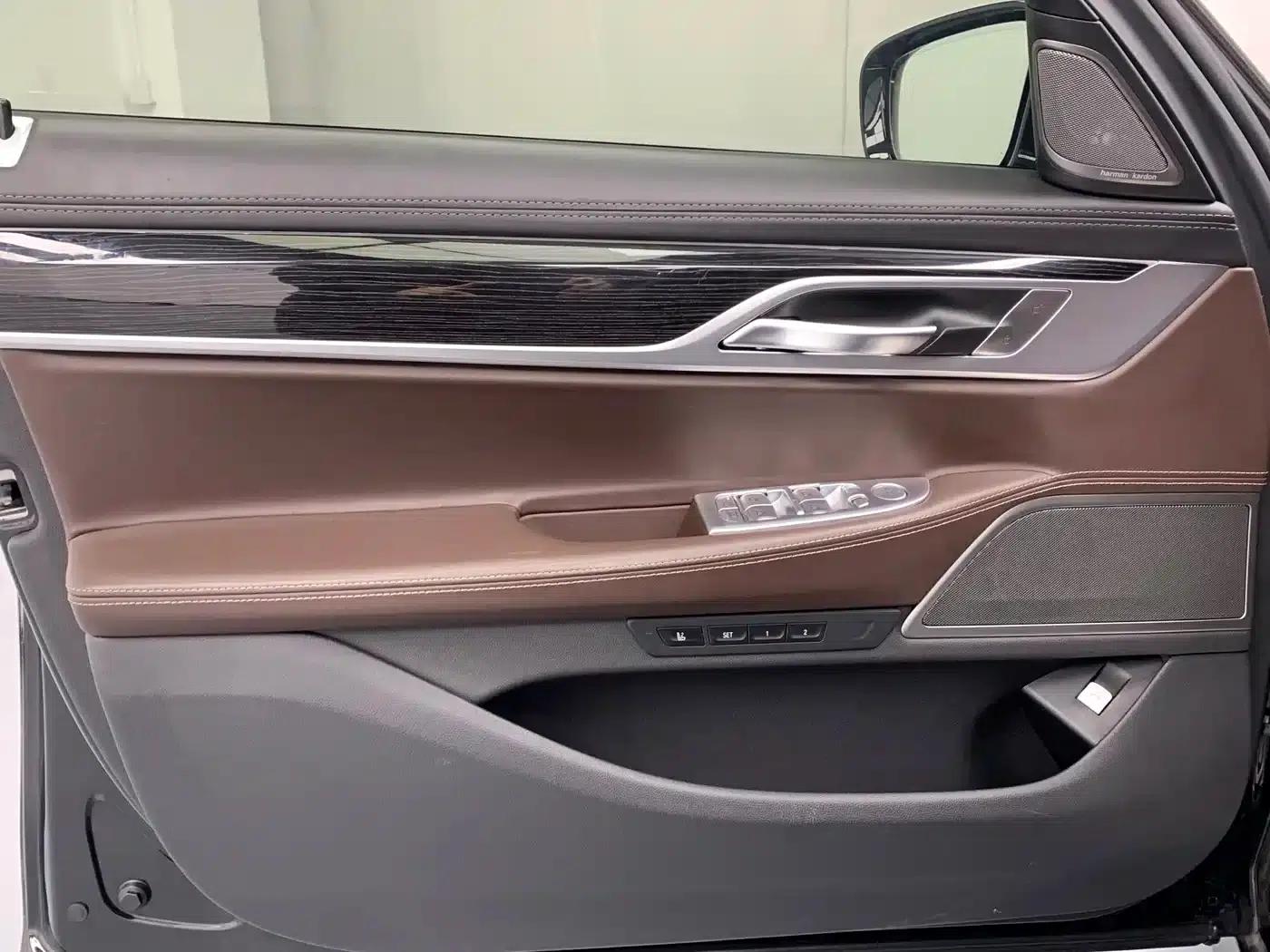 2019 BMW 7 Series 730Li M Sport Package — миниатюра 6