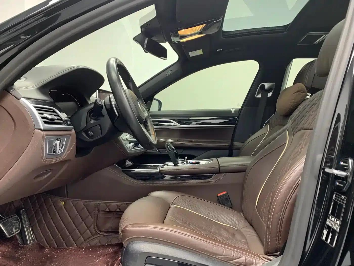 2019 BMW 7 Series 730Li M Sport Package — миниатюра 8