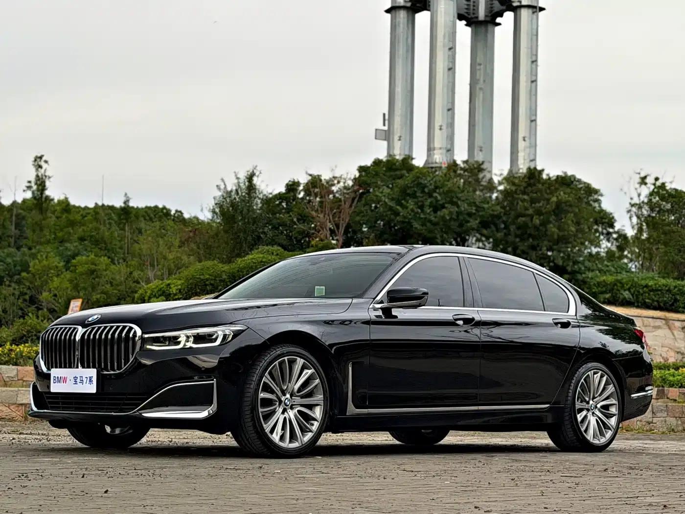 2021 BMW 7 Series 740Li Leading Edition M Sport Package — миниатюра 1