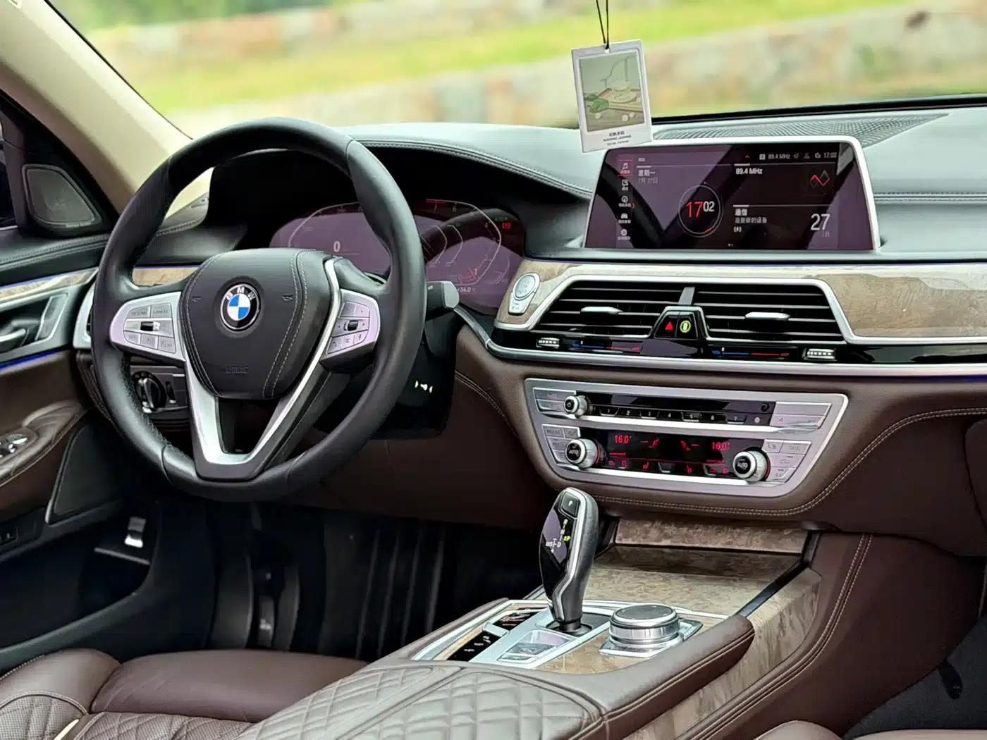 2021 BMW 7 Series 740Li Leading Edition M Sport Package — миниатюра 11